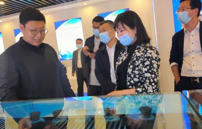 市政協(xié)副主席、市工商聯(lián)主席唐世云到寶泰隆走訪調(diào)研
