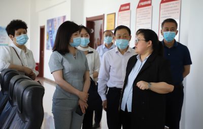 市政協(xié)副主席，市工商聯(lián)主席唐世云蒞臨寶泰隆開展石墨烯新材料專題調(diào)研座談